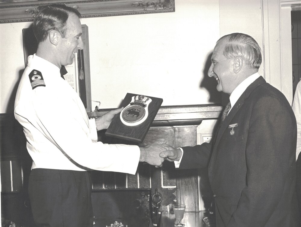 Presentation of plaque for Centenary of Local Government in Frankston