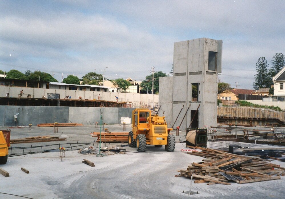 044 Construction of Frankston Cultural Centre (renamed the Frankston Arts Centre and Library)