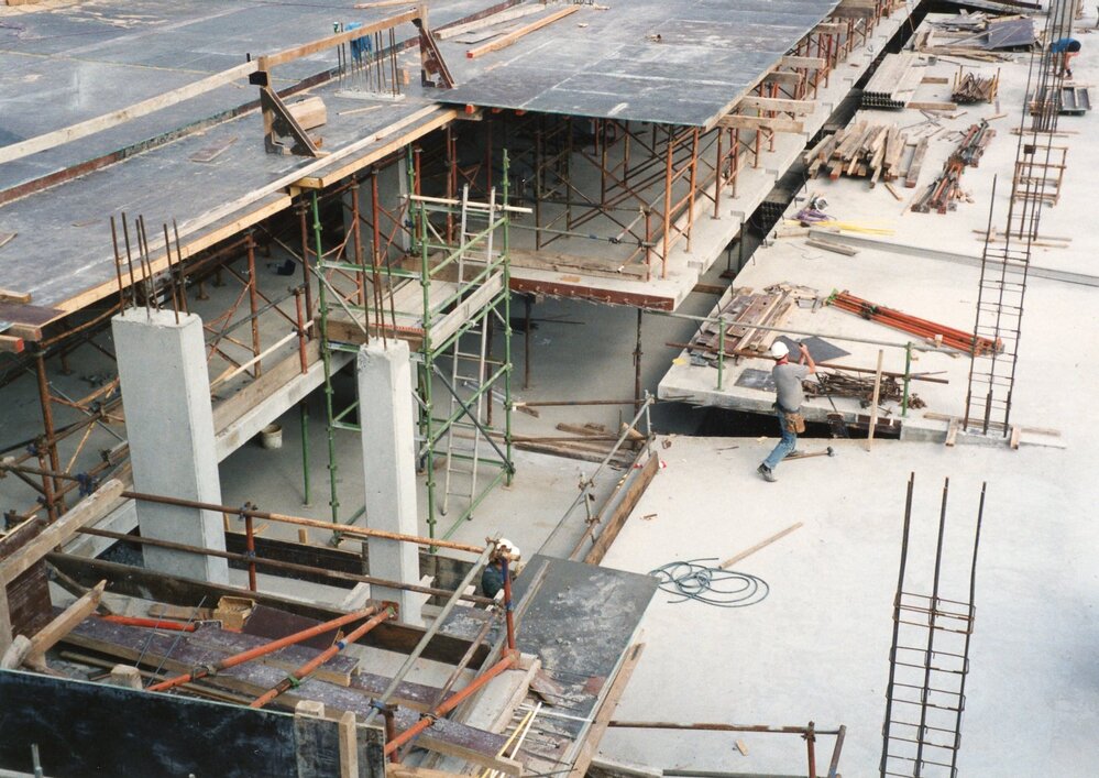 045 Construction of Frankston Cultural Centre (renamed the Frankston Arts Centre and Library)