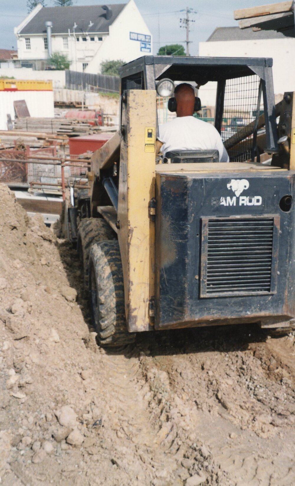 046 Construction of Frankston Cultural Centre (renamed the Frankston Arts Centre and Library)