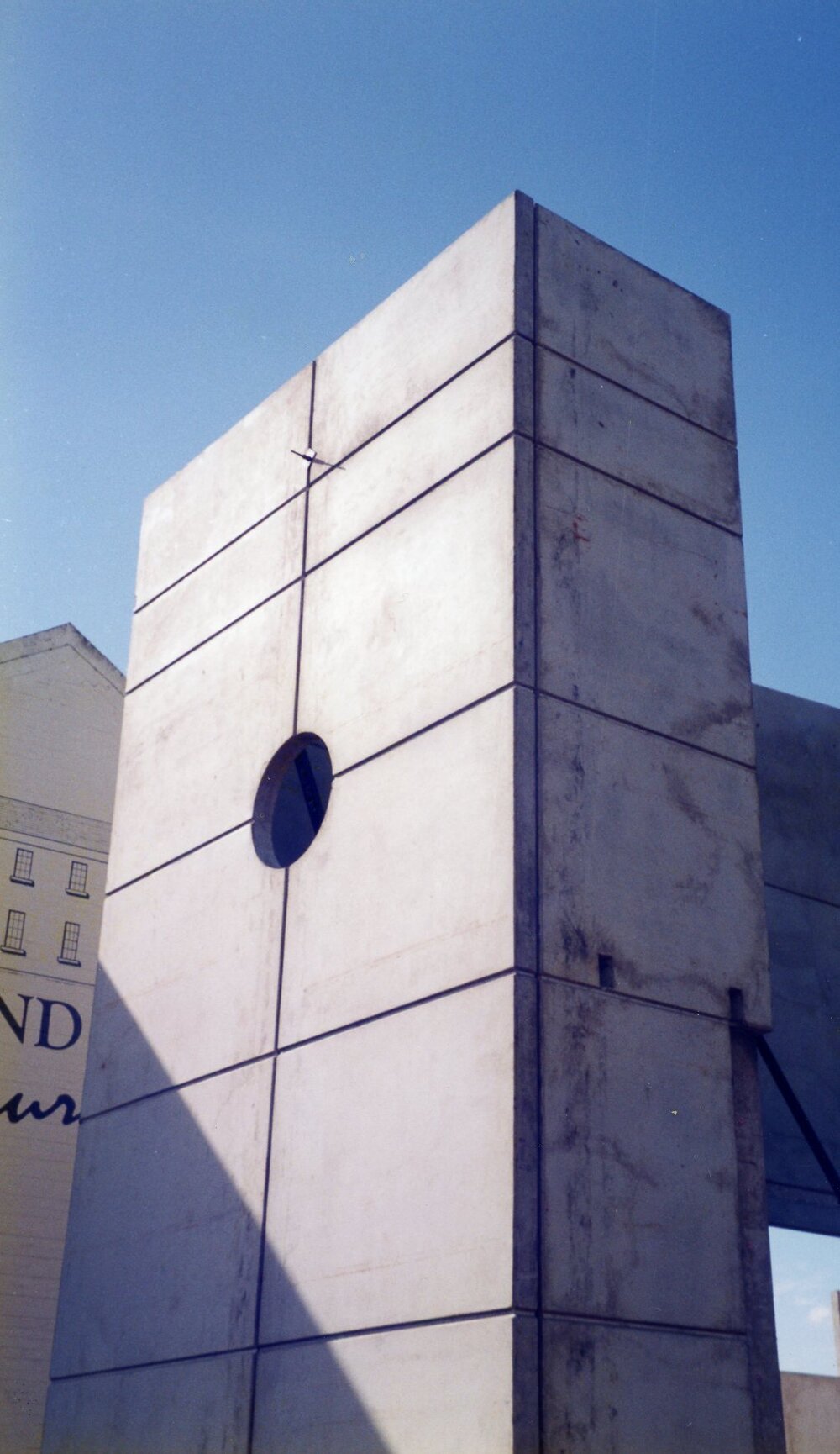 067 Construction of Frankston Cultural Centre (renamed the Frankston Arts Centre and Library)