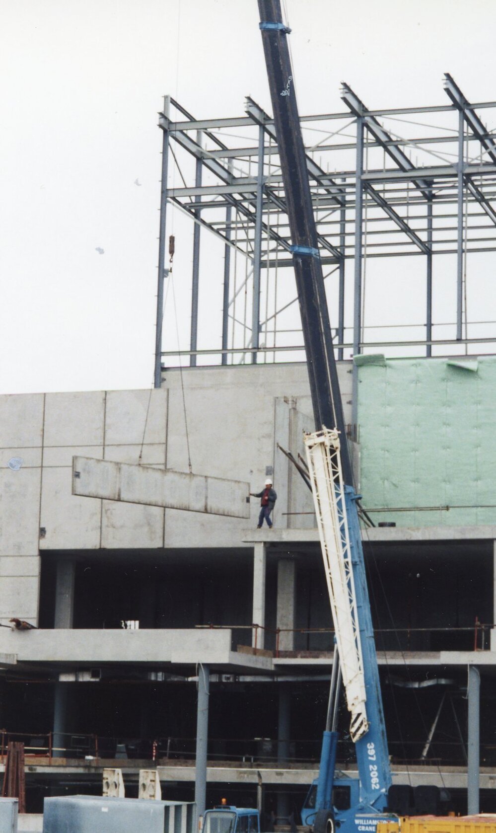 075 Construction of Frankston Cultural Centre (renamed the Frankston Arts Centre and Library)