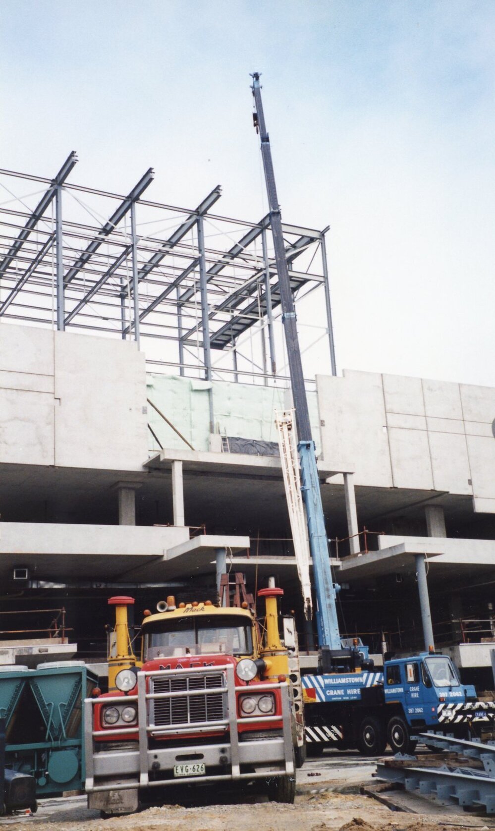 076 Construction of Frankston Cultural Centre (renamed the Frankston Arts Centre and Library)