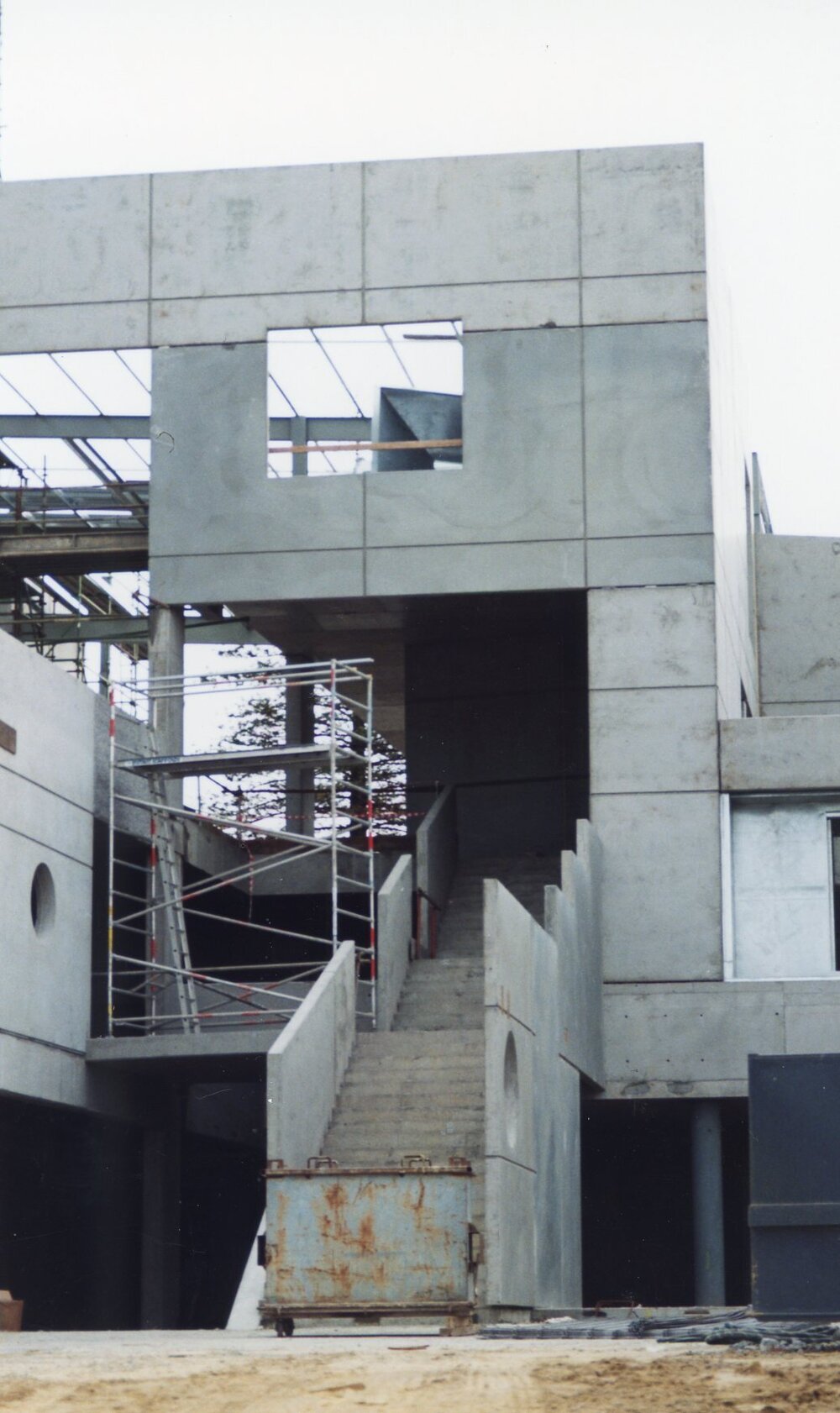 083 Construction of Frankston Cultural Centre (renamed the Frankston Arts Centre and Library)