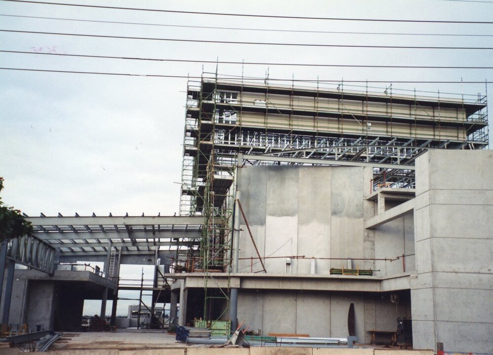 084 Construction of Frankston Cultural Centre (renamed the Frankston Arts Centre and Library)