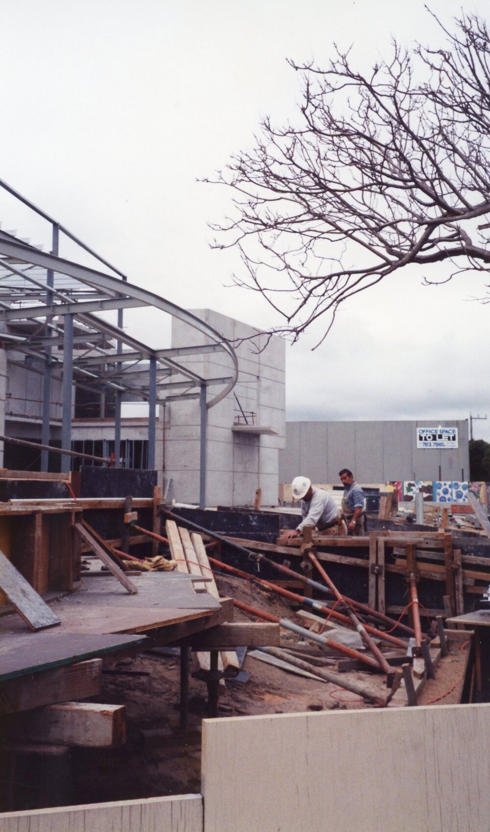 085 Construction of Frankston Cultural Centre (renamed the Frankston Arts Centre and Library)