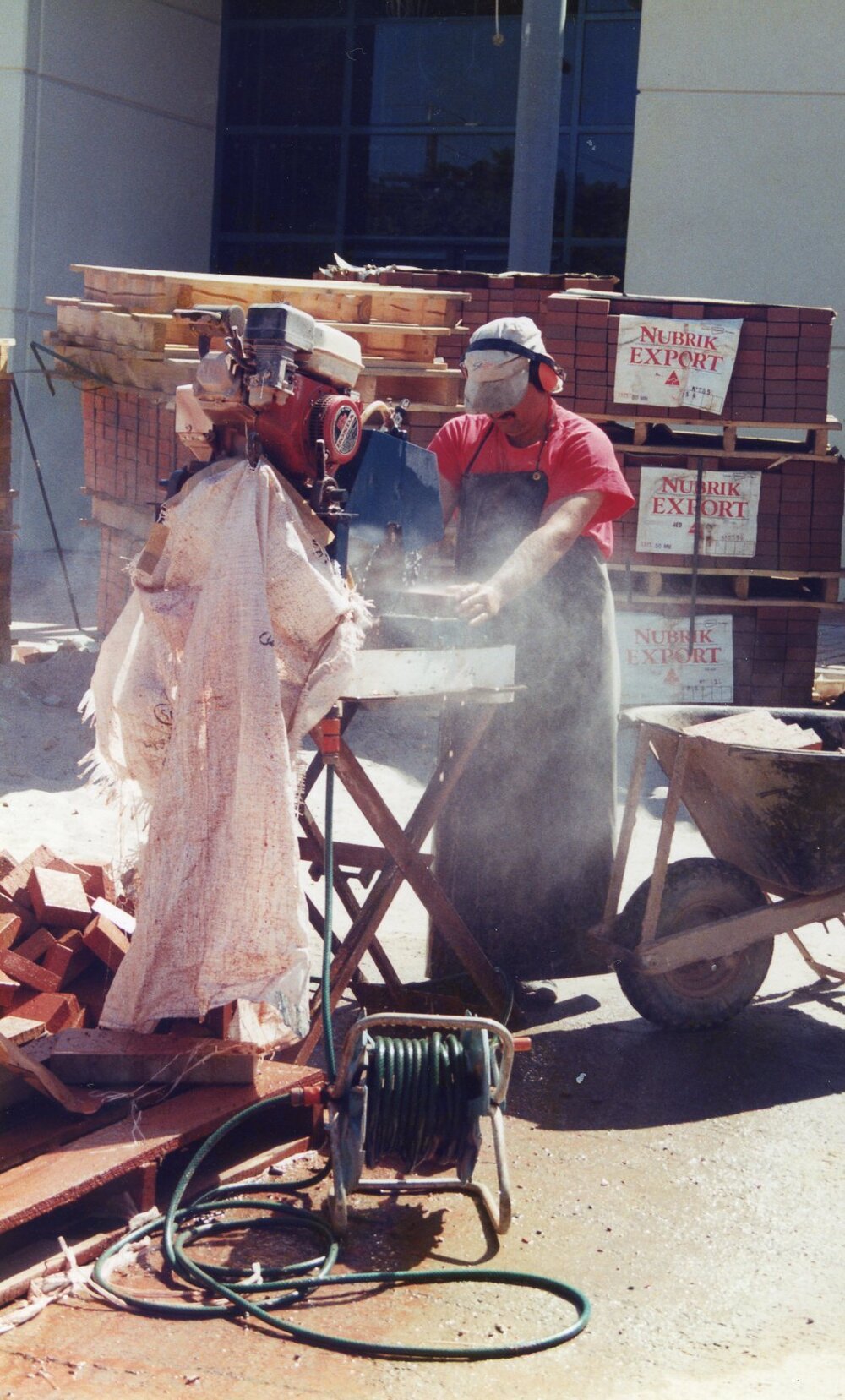 117 Construction of Frankston Cultural Centre (renamed the Frankston Arts Centre and Library)