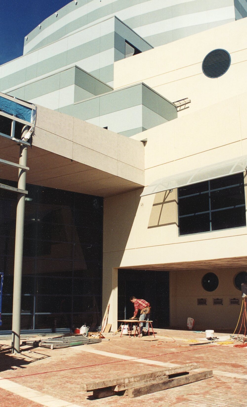 129 Construction of Frankston Cultural Centre (renamed the Frankston Arts Centre and Library)