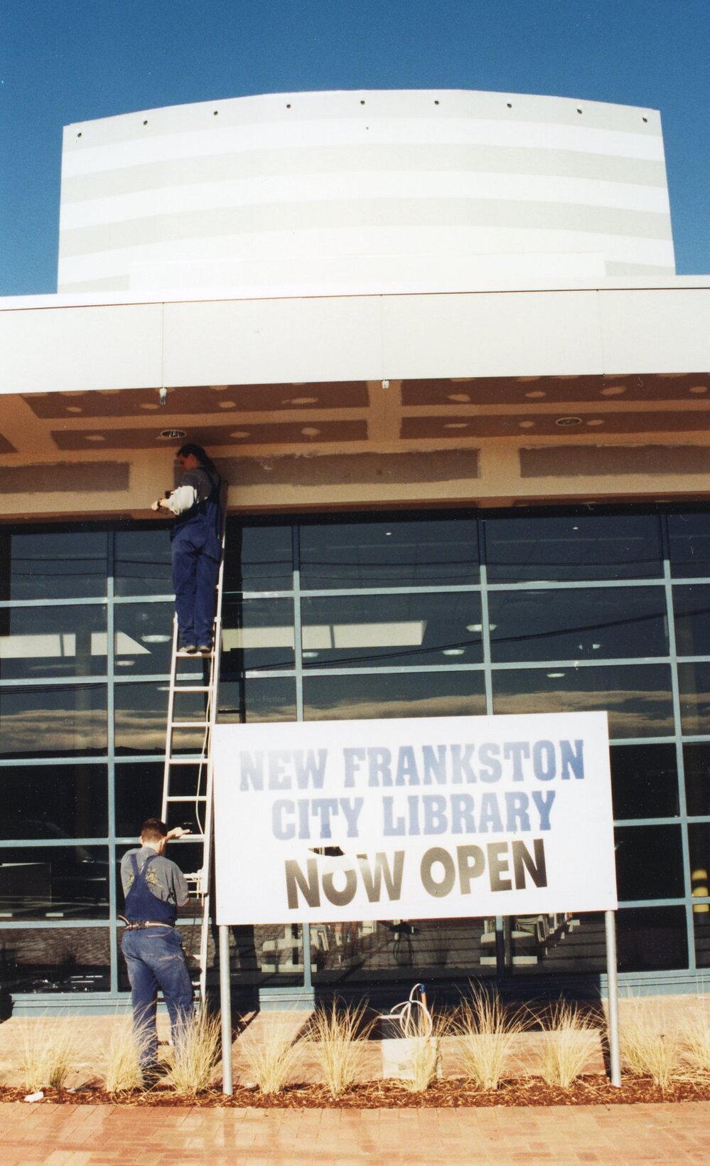 140 Construction of Frankston Cultural Centre (renamed the Frankston Arts Centre and Library)