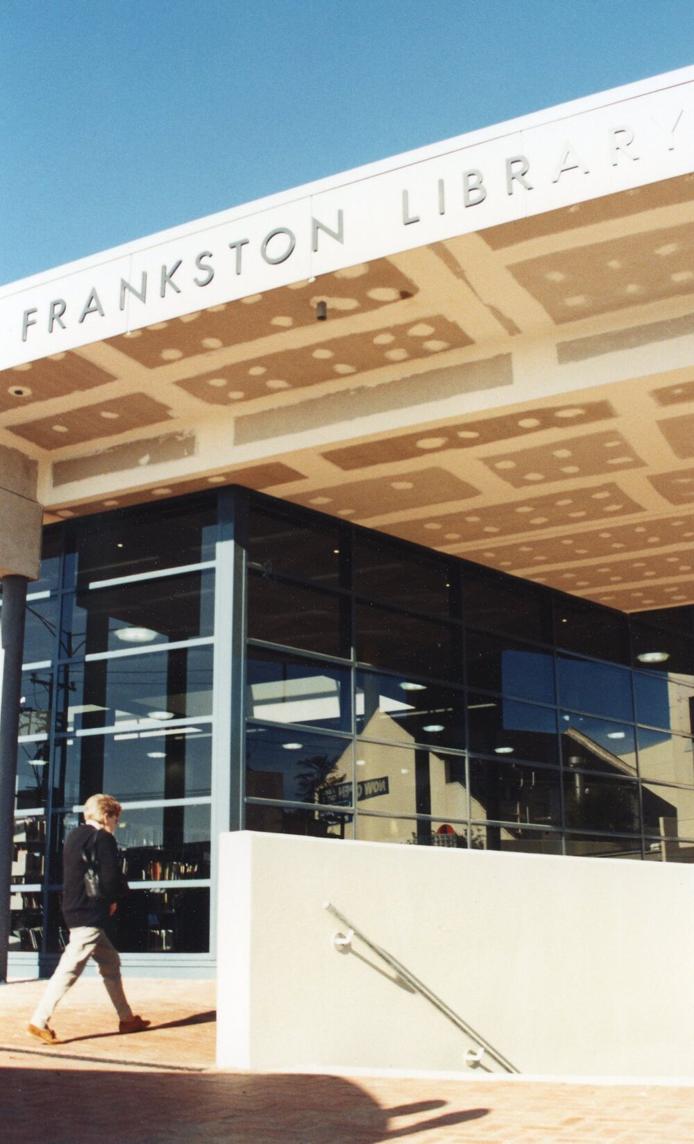 141 Construction of Frankston Cultural Centre (renamed the Frankston Arts Centre and Library)