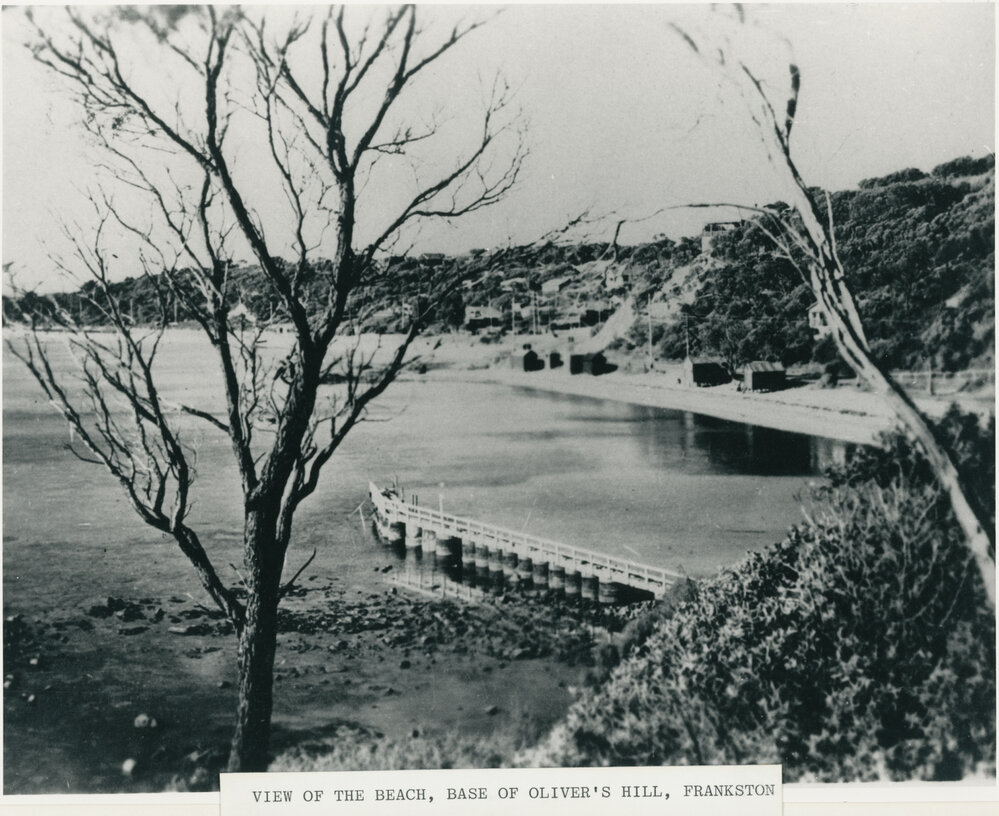 View of the beach, base of Oliver's Hill, Frankston. Donated by Mr. Norman Whittingham, 1987. 