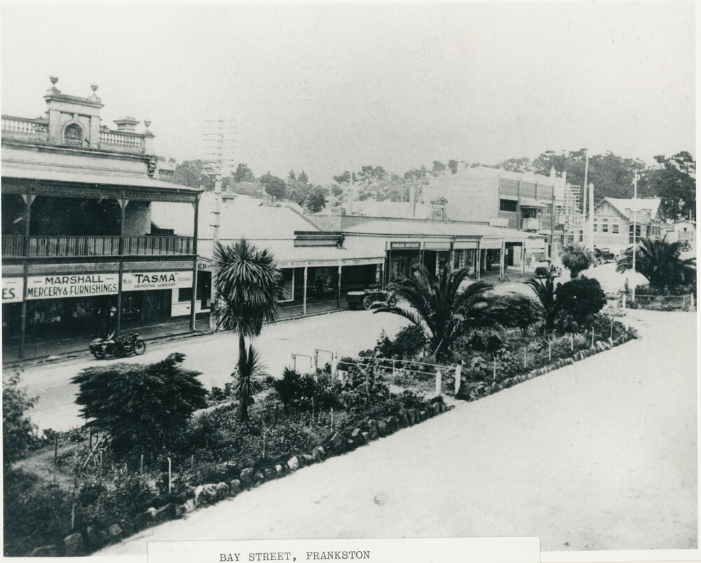 Bay Street, Frankston (now Nepean Highway). From Mr Norman Whittingham, donated 1987. 