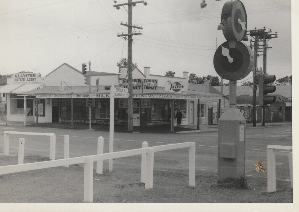  Intersection Nepean Highway and Station Street, approx. 1963