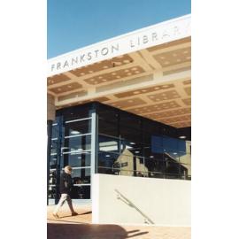 141 Construction of Frankston Cultural Centre (renamed the Frankston Arts Centre and Library)