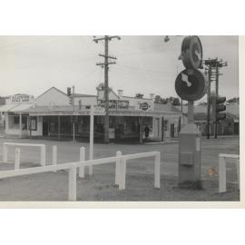  Intersection Nepean Highway and Station Street, approx. 1963